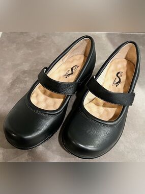SoftWalk Black Leather Mary Jane Comfort Clogs With Strap
